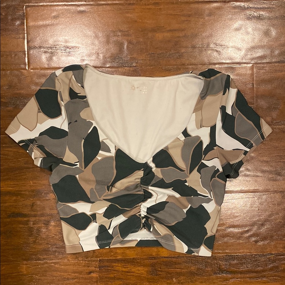 Offline by Aerie Camouflage Print Built in Bra Short Sleeve Crop Top Size Medium